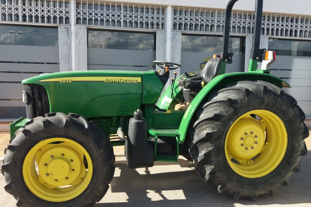 John Deere 5515