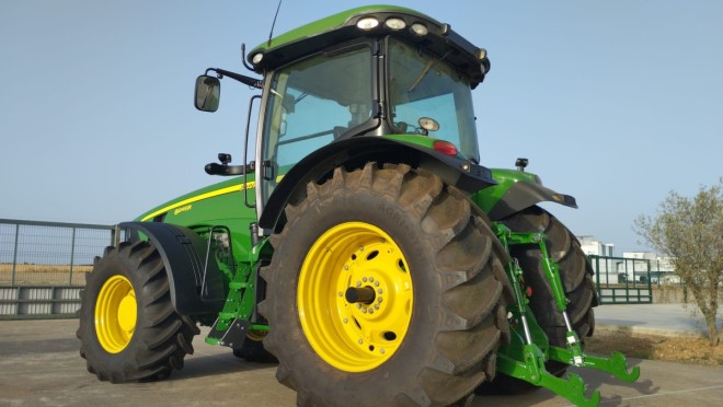 John Deere 8245R