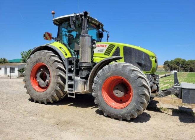 TRACTOR Claas