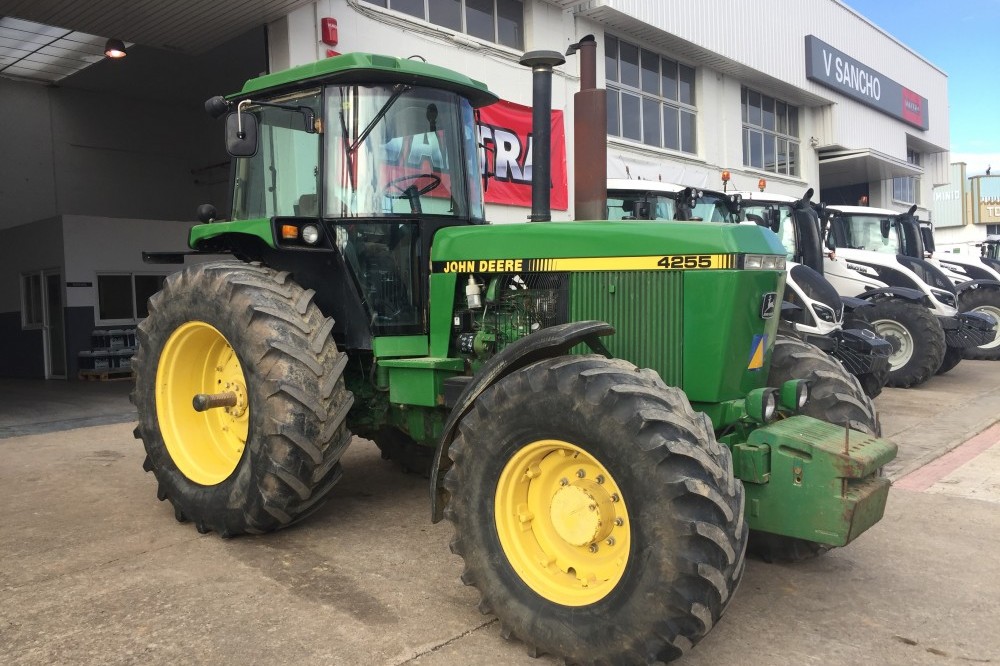 Venta de Tractor Convencional JOHN DEERE 4255 usado en Zaragoza de