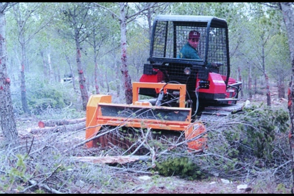 Trituradora forestal basculante Agarín TF 1700
