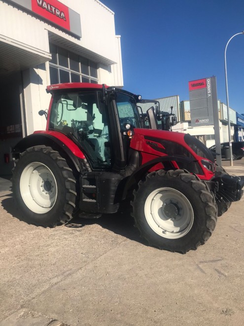 TRACTOR VALTRA N135A