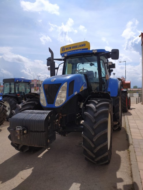 Tractor NEW HOLLAND T7030