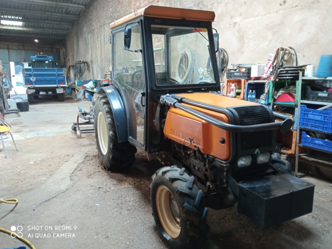 TRACTOR RENAULT EN BUEN ESTADO