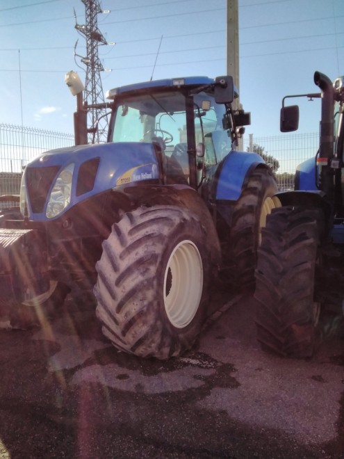 TRACTOR NEW HOLLAND 7050