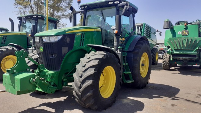 JOHN DEERE 7230 R