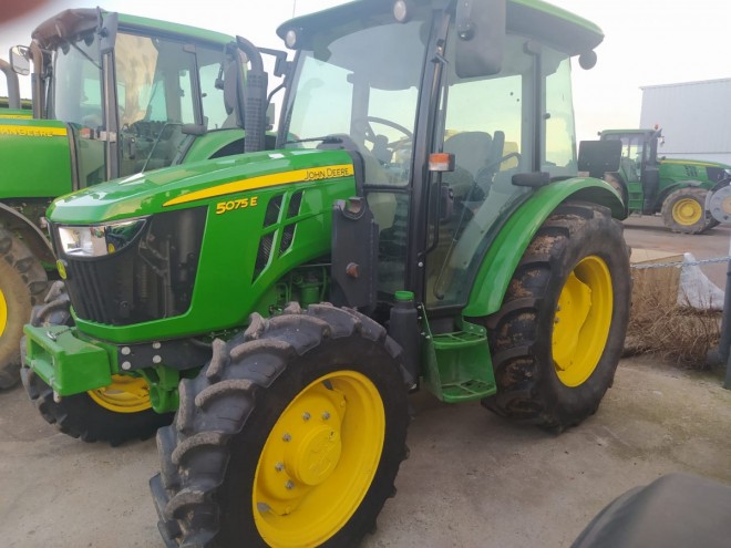 TRACTOR JOHN DEERE 5075 John deere