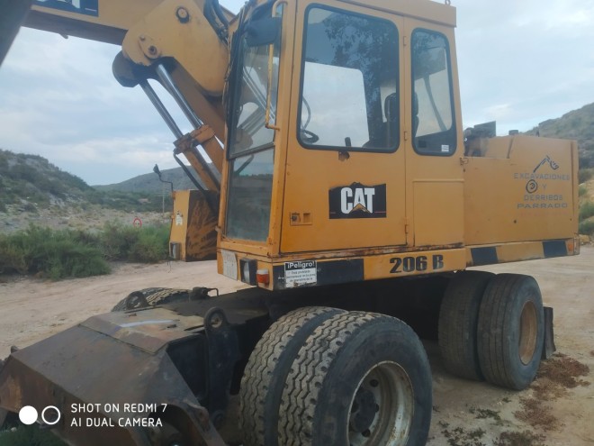 Excavadora giratoria ruedas Caterpillar 206B ft 15 toneladas de peso en buen Estado. 