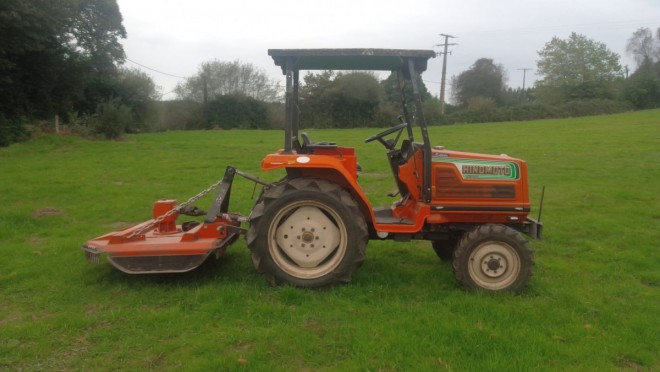 vendo tractor Hinomoto H189, con desbrozadora de 90, ganchos de 4 palas y fresadora