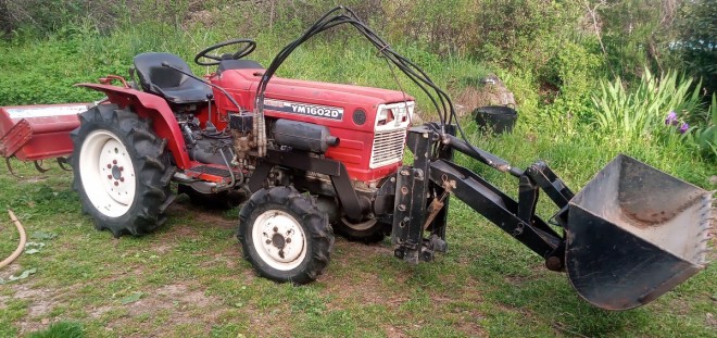 Tractor Yanmar 1602D 4x4 con pala y rotavator Yanmar