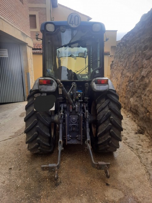 se vende New holland TN75N 