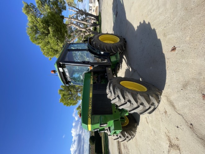 Se vende tractor John Deere 2650 F en muy buen estado. John deere