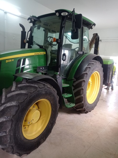 JOHN DEERE 5125R 4WD