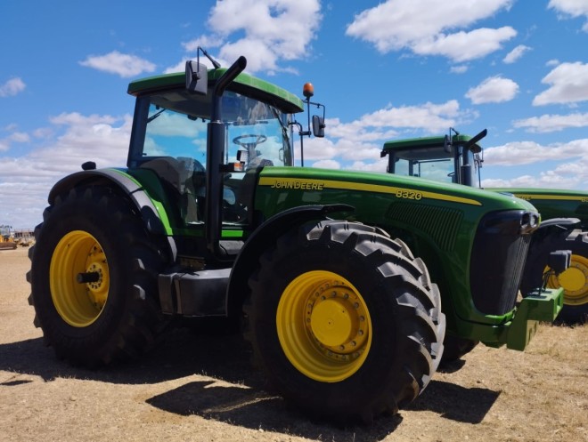 JOHN DEERE 8320