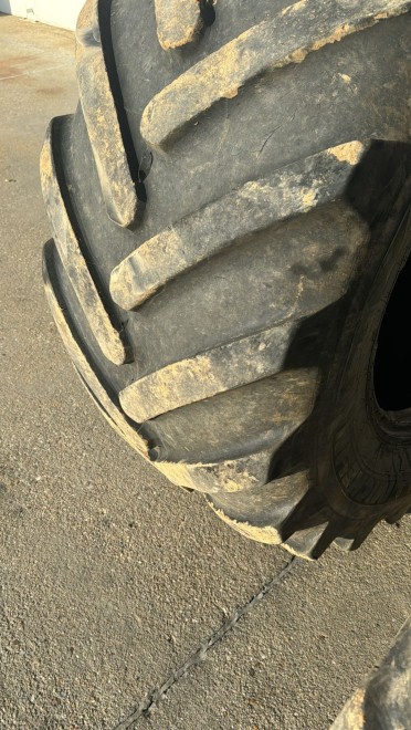 1 CUBIERTA / RUEDA 600/70R30 MICHELIN AXIOBIB (SÓLO UNA) AL 35? VIDA