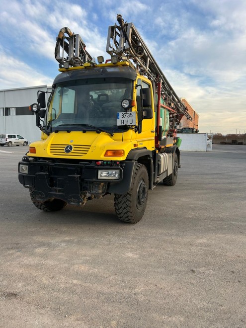 CAMION PULVERIZADOR MERCEDES UNIMOG 18-24MTS