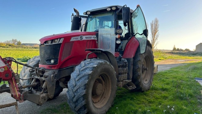 Tractor MASSEY FERGUSON