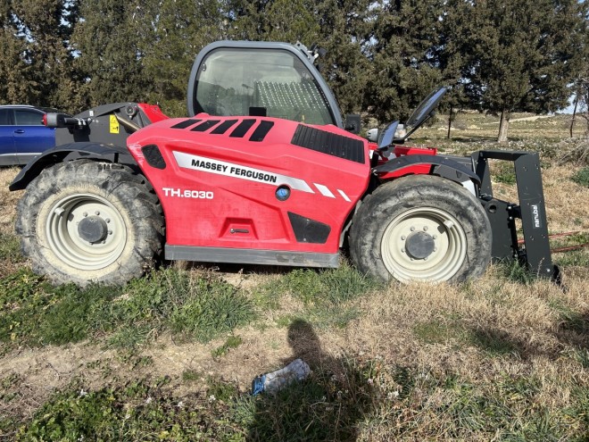 CARGADOR TELESCOPICA MASSEY FERGUSON TH 6030 (Particular)