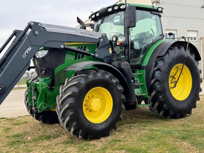 JOHN DEERE 6195R CON PALA QUICKE Q76