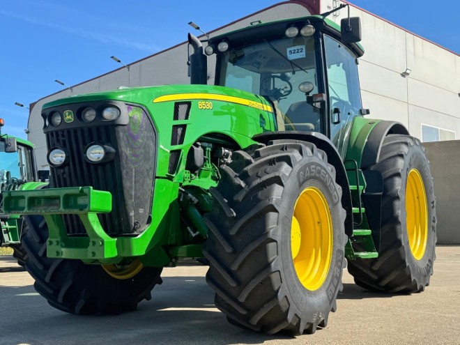 JOHN DEERE 8530
