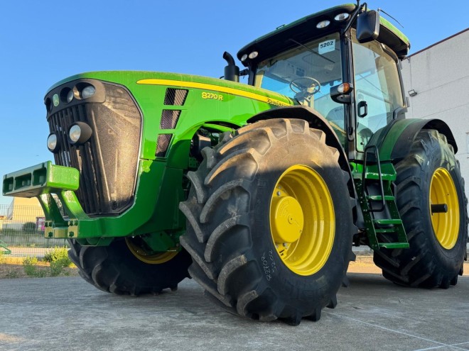JOHN DEERE 8270R