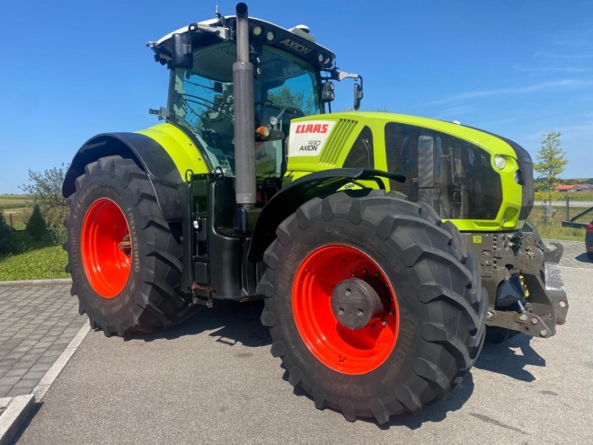 CLAAS Axion 930