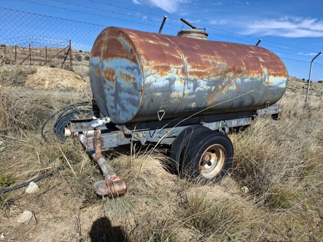 Cuba de agua con remolqlue