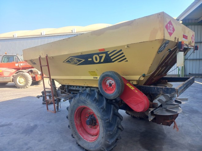 ABONADORA ARRASTRADA CLERIS AC 7500