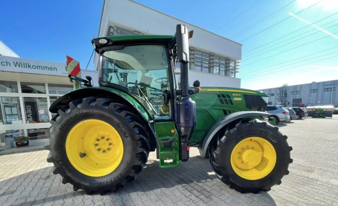 John Deere 6135R John deere